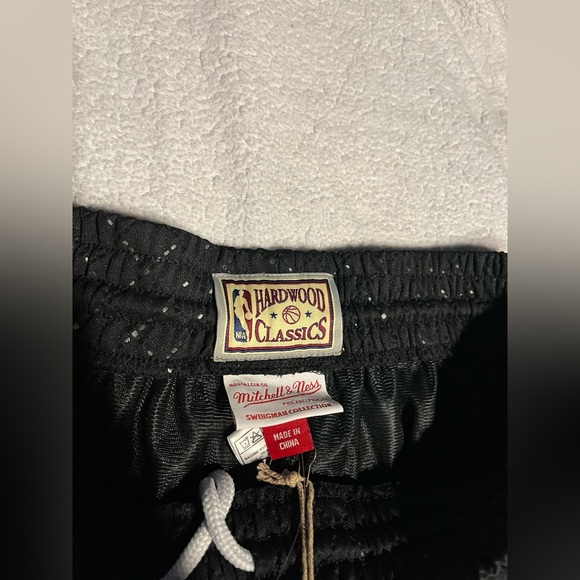 Mitchell and ness hardwood classics shorts - Picture 2 of 3